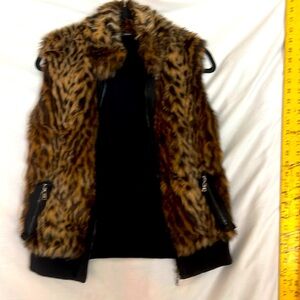 Tamari woman’s faux fur outerwear vest small petite